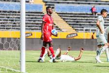 Dos jugadores de El Nacional revelaron la mala situación que vive el plantel.