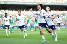 Jugadores de Inglaterra celebrando uno de sus goles.