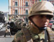 Militares cuando intentaron ingresar a la sede del Gobierno de Bolivia, este miércoles en La Paz (Bolivia).