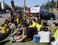 Varios incidentes se registraron entre hinchas de Peñarol y Botafogo, en Montevideo.