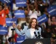 Fotografía de archivo de la vicepresidenta de Estados Unidos y candidata demócrata, Kamala Harris, durante un mitin de campaña en el Centro de Convocatoria del Estado de Georgia en Atlanta, Georgia, EE.UU