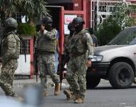Manta, 07 de junio de 2024. Operativos del Bloque de Seguridad realizan allanamientos en el barrio San AgustÃ­n. API