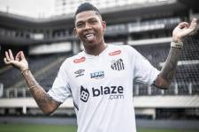 Billy Arce va a rescindir su contrato con el Santos de Brasil.