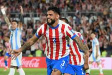 Omar Alderete celebra su gol contra Argentina por las Eliminatorias Sudamericanas