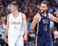 Stephen Curry celebra la victoria de Estados Unidos sobre Serbia en los Juegos Olímpicos de París 2024