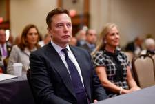 Elon Musk escuchando durante la reunión del presidente electo de Estados Unidos, Donald Trump, con legisladores republicanos celebrada este miércoles en Washington (EE.UU.)