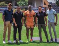 Glorias de Barcelona SC visitaron el entrenamiento del equipo.