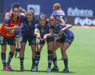 Jugadoras de Dragonas IDV celebran la victoria ante Guerreras Albas