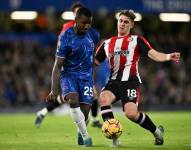 Moisés Caicedo en el partido del Chelsea contra el Brentford por la Premier League