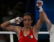 Imane Khelif celebrando su triunfo que le dio la medalla de oro.