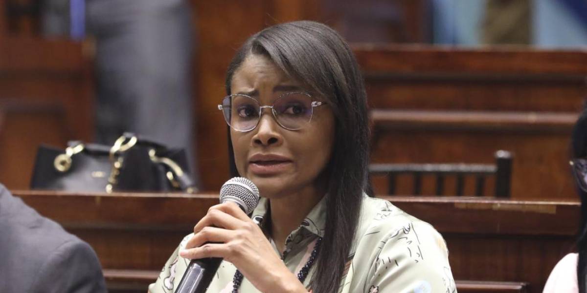 Diana Salazar dice que se pronunciará una vez que el Pleno conozca y resuelva sobre su juicio político