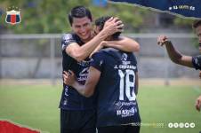 Jugadores del deportivo Quito celebran un gol ante Santa Elena Sporting Club