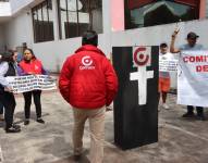 Imagen de trabajadores de Gamavisión el 29 de agosto del 2024 protestando por tener 19 meses de sueldos impagos.