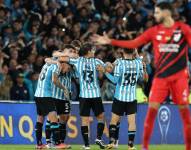 Jugadores de Racing celebrando la goleada.