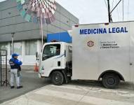 Imagen de archivo. Foto de un carro de Medicina Legal ingresando al Laboratorio de Criminalística y Ciencias Forenses de Guayaquil.