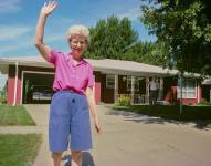 Desde 1991, la fotógrafa capturó adioses en una serie fotográfica durante visitas a su hogar en Sioux City.