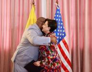 El Embajador de los Estados Unidos en el Ecuador, Arthur Brown, y Gabriela Sommerfeld, ministra de Relaciones Exteriores.