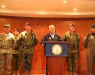 El ministro de Defensa, Luis Lara, junto a la cúpula militar en el Ministerio de Defensa.