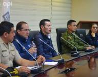 Autoridades de la Policía Nacional, Fuerzas Armadas y Gobernación de Azuay ofrecieron una rueda de prensa.