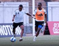 Jugadores de Emelec en un entrenamiento en el Polideportivo Samanes