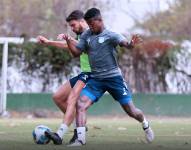 Jugadores en un entrenamiento con Emelec en el Polideportivo de Los Samanes