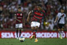 Gonzalo Plata jugó cuatro minutos en la victoria del Flamengo ante Corinthians en la Copa de Brasil.