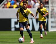 Jeremy Sarmiento marca su segundo gol vistiendo los colores de la selección ecuatoriana.