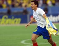 El jugador Ecuatoriano Iván Kaviedes festeja el primer gol de Ecuador contra Uruguay, en Quito, el 07 de noviembre de 2001.