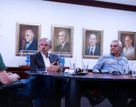 José Pileggi (izq) y César Avilés (der) en una reunión en el despacho de Emelec