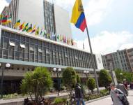 La fachada del edificio del Banco Central del Ecuador en Quito.