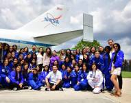 Grupo de niñas que visitaron el Centro Espacial de la NASA (2022).
