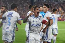 Jugadores de Cruzeiro celebran un gol de Kaio Jorge en un partido de las semifinales de la Copa Sudamericana.