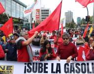 Marcha en Quito, de los movimientos sociales, FUT, FEUE, UNE, entre otros, en contra del alza de combustibles luego de que el Gobierno.