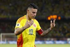 James Rodríguez en el partido de la selección Colombia contra Ecuador por las Eliminatorias