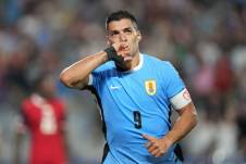 Luis Suárez celebra un gol con la selección de Uruguay