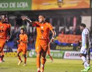 Diego Ávila celebra su gol con Libertad ante Cumbayá por la Liga Pro