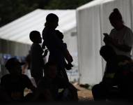 Imagen de migrantes en camino a Estados Unidos, en la selva del Darién.