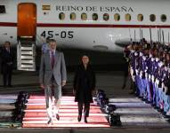 El rey Felipe VI camina a su llegada este miércoles, al aeropuerto Internacional de Cuenca.