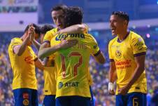 Jugadores del América celebrando el triunfo.