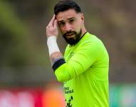 El arquero de la selección de fútbol de Ecuador, Hernán Galíndez, participa durante un entrenamiento en Quito (Ecuador).