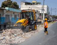 El Municipio de Guayaquil inicia el mantenimiento vial en la ruta de la Troncal 4 de la Metrovía