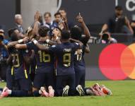 Jugadores de la selección de Ecuador celebran el gol de Piero Hincapié ante Jamaica por la Copa América