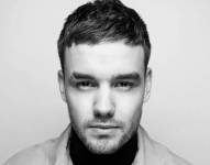 Liam Payne fue un cantante y compositor británico, conocido mundialmente por ser miembro de la banda One Direction. Lamentablemente, falleció en 2024 tras un trágico accidente en Argentina.