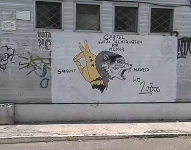 Foto de un grafiti referente a la banda terrorista Los Lobos en Carcelén Bajo, norte de Quito.