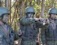 Imagen referencial de cadetes realizando el curso militar