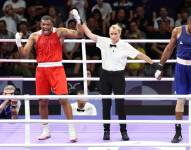 Gerlon Congo celebra su victoria ante el brasileño Abner Teixeira en la categoría de +92 kilogramos.