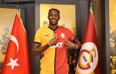 Osimhen vistiendo la camiseta del Galatasaray.