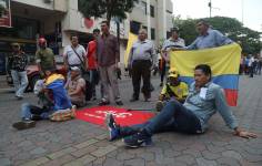 Convocados por el Frente Unitarios de Trabajadores, varias organizaciones sociales participaron en Guayaquil de la protesta que se realizó a nacional en contra del alza de la gasolina.
