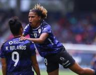 Las jugadoras de Dragonas festejan tras conseguir un gol.