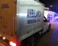 Una ambulancia de Medicina Legal tras una muerte.